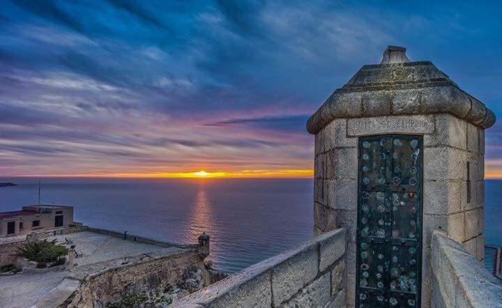 Charming Apartment In Alicante Near The Sea & City Center المظهر الخارجي الصورة